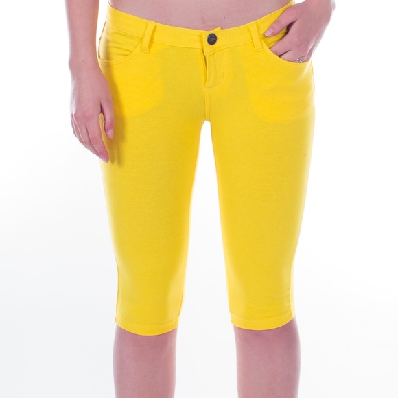 Women's Capris Shorts, CP-12843, Diff. Colors - Picture 6 of 7